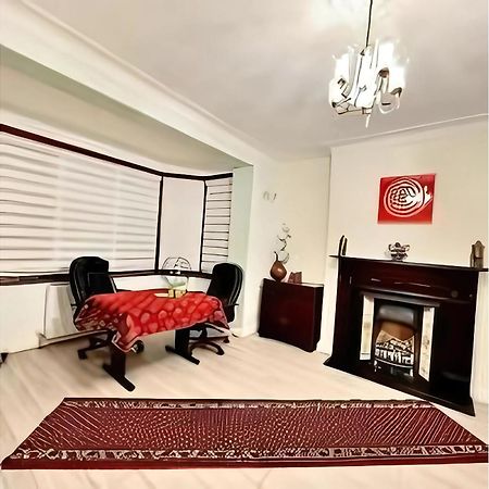 Beautiful Double En-Suite Room, Separate Entrance, Ilford, Central Line Gants Hill, Free Parking Exterior foto