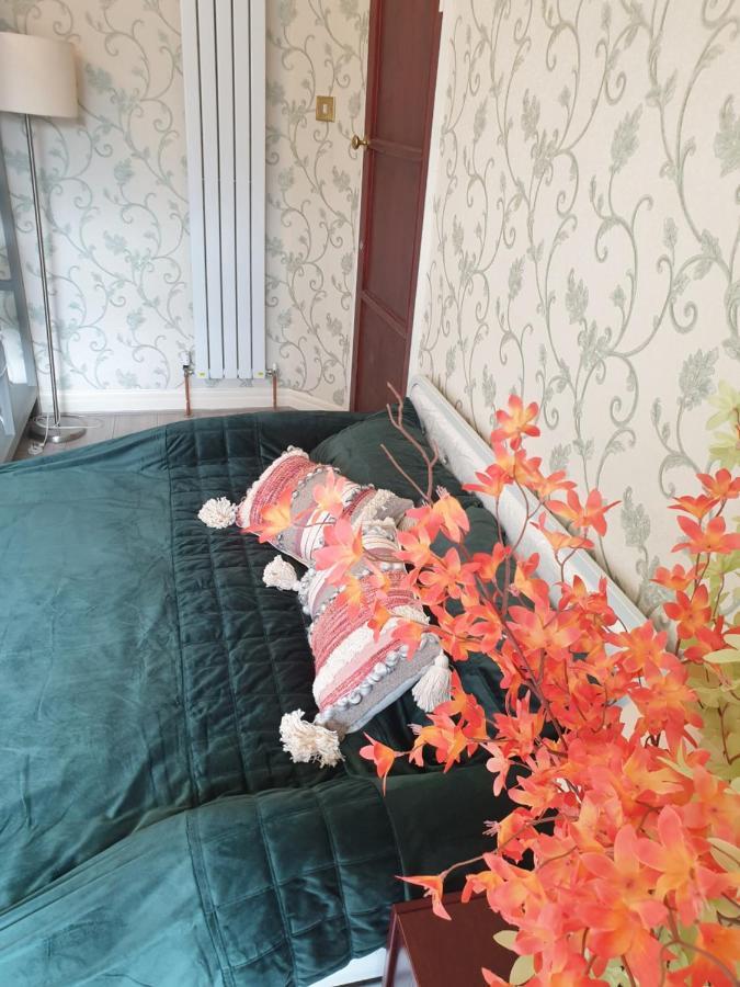 Beautiful Double En-Suite Room, Separate Entrance, Ilford, Central Line Gants Hill, Free Parking Exterior foto