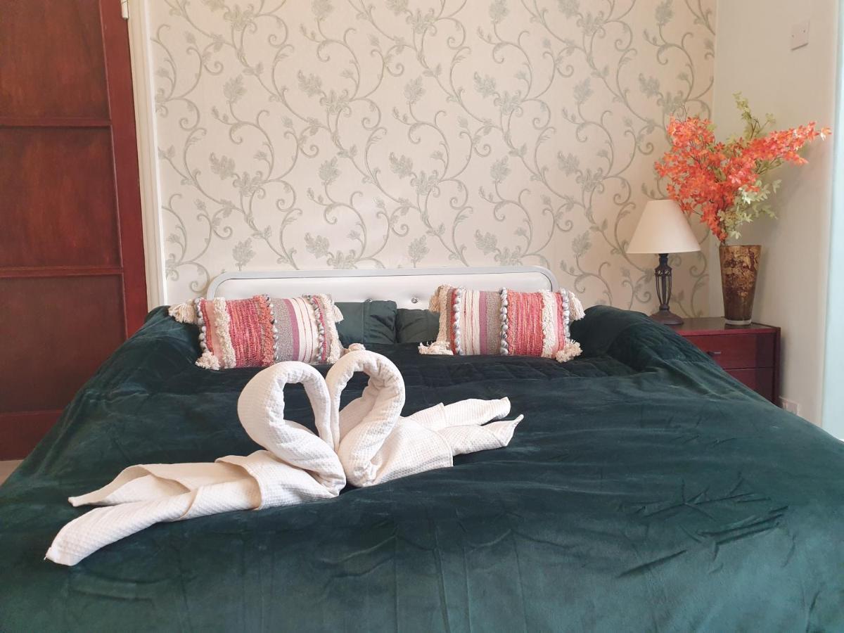 Beautiful Double En-Suite Room, Separate Entrance, Ilford, Central Line Gants Hill, Free Parking Exterior foto